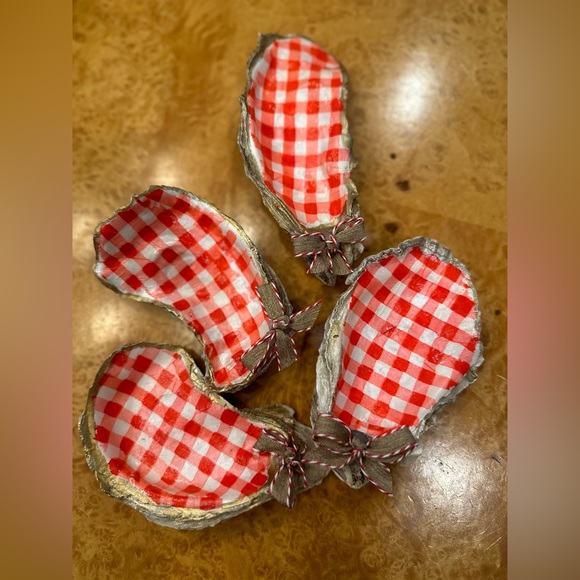 Handmade Oyster Shell Set - Picture 4 of 5